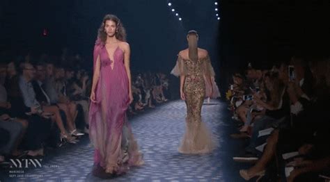 fashion show gif|Fashionshow GIFs